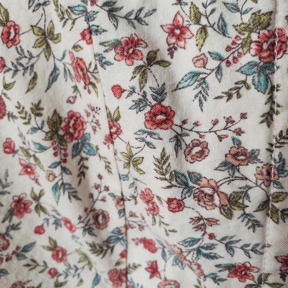 American Eagle Outfitters Red and White Floral Crop Top - Picture 8 of 10